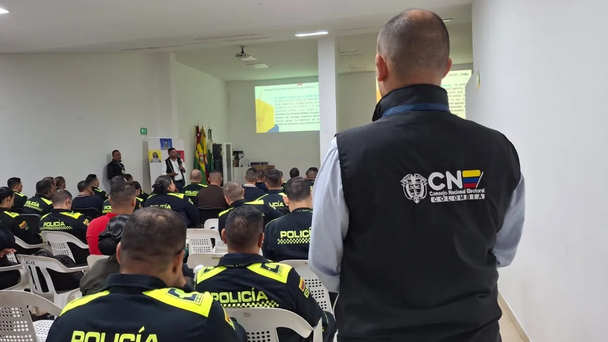 Más de 550 policías en Santander tendrán que capacitarse en aplicativo móvil para verificar acreditaciones en las elecciones presidenciales