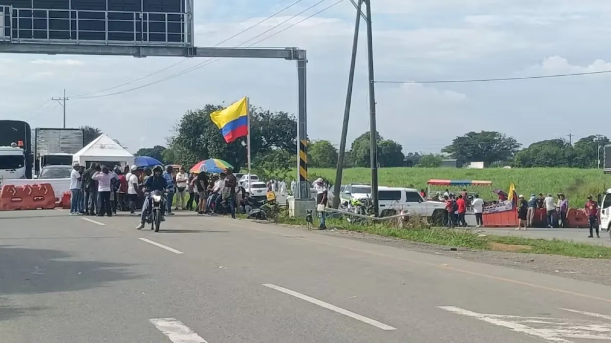 Abren la vía Panamericana tras más de 14 horas de bloqueos: denuncian crisis del Ingenio La Cabaña en el norte del Cauca
