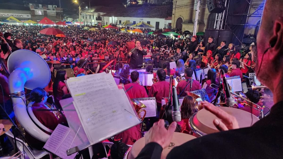 Vendiendo gallinas: la Banda Sinfónica de Samacá busca recoger 300 millones de pesos para viajar al Mundial de Música en Holanda