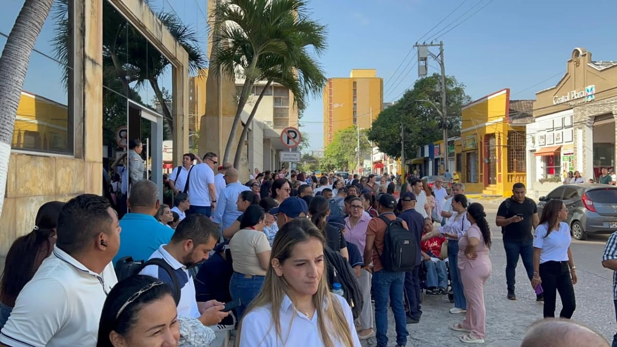 Sismo causa alarma en Barranquilla: evacúan edificios y oficinas tras fuerte movimiento