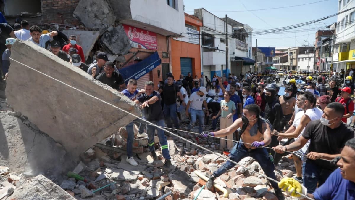 'Vístete de esperanza', industria de la moda se une por víctimas del terremoto: 'A veces volver a empezar surge de algo tan esencial como qué ponerse'
