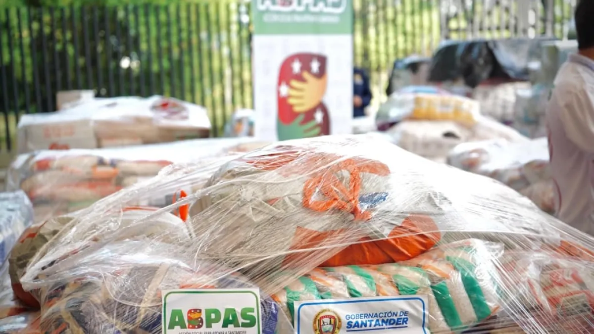 Más de 125 toneladas de ayudas humanitarias fueron despachadas desde Santander al Eje Cafetero, Chocó y Valle del Cauca: sigue recogiendo