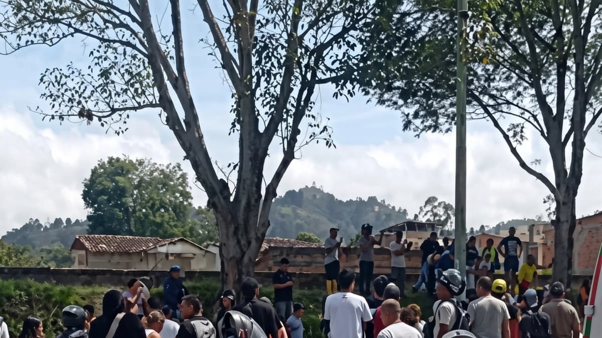 Atención | Atentado con explosivos contra la Policía deja al menos dos uniformados heridos en Popayán