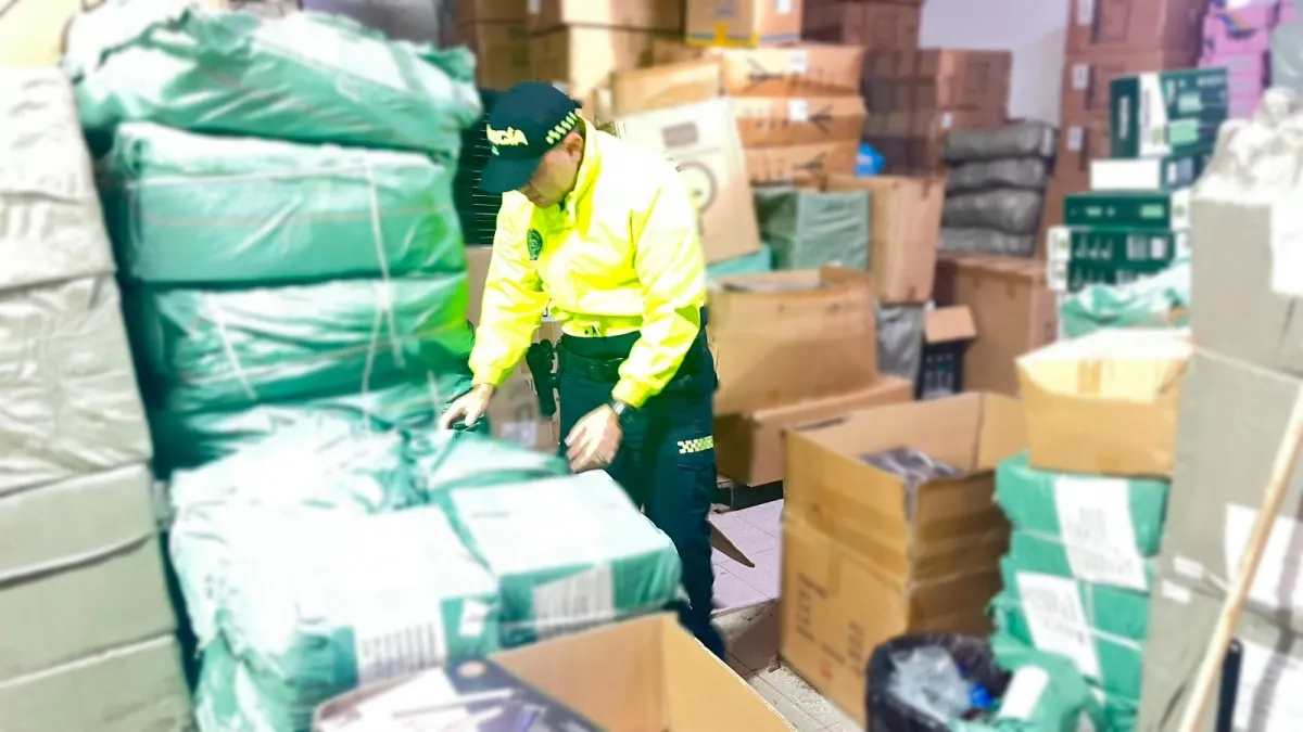 Incautan en Barranquilla 3.043 artículos importados sin soportes por más de $675 millones: había consolas, drones y accesorios tecnológicos en bodega